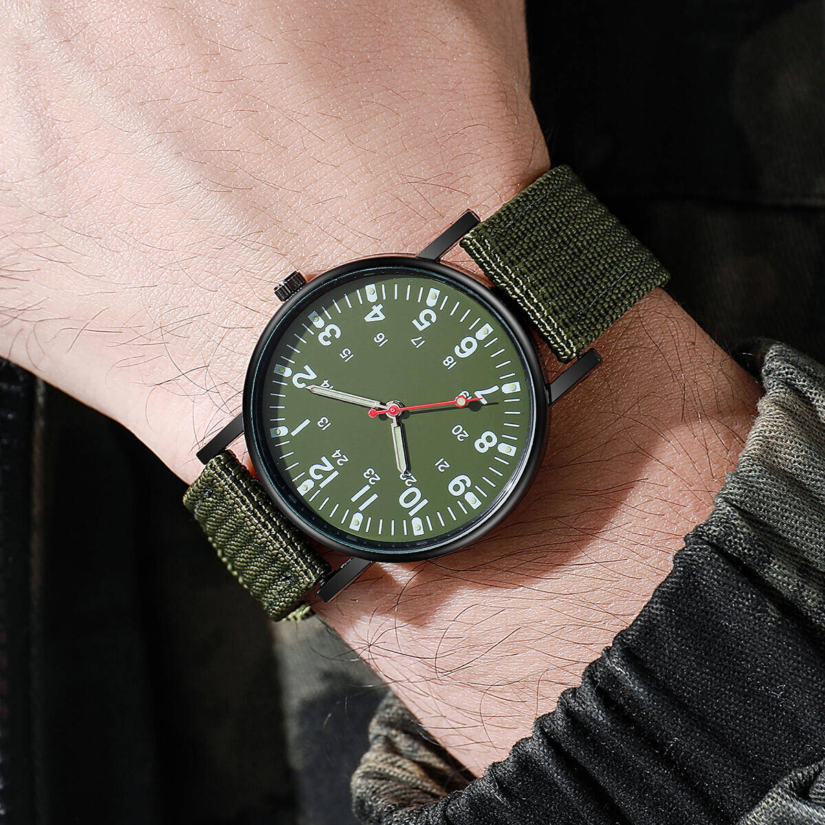 Mannen Horloges Casual Nylon B - Solar Powered Watch recensie en prijs