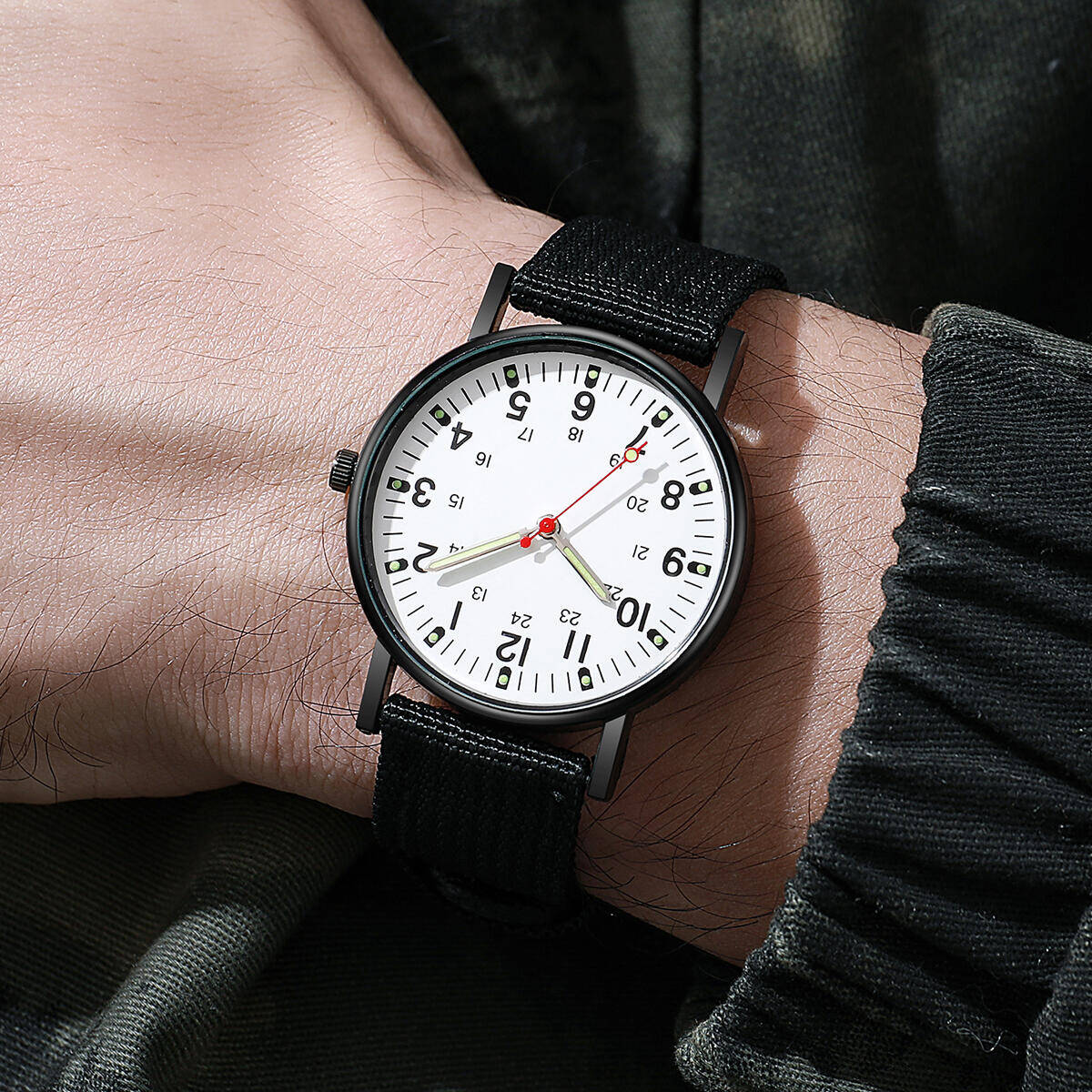 Mannen Horloges Casual Nylon B - Solar Powered Watch recensie en prijs